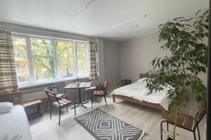 Біля Замку 28