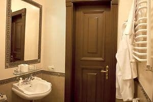 Отель British Club Lviv. Апартаменты с 1 спальней и кухней 4