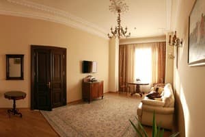 Отель British Club Lviv. Люкс двухместный с балконом 5
