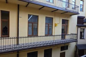 DeMar Apart Central 9