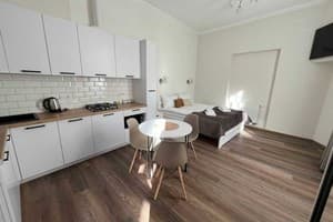 DeMar Apart Central 11