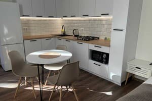 DeMar Apart Central 18