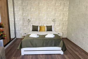 DeMar Apart Central 16