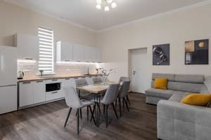 DeMar Apart Central 37