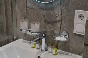 DeMar Apart Vakarchuka 8