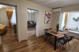 DeMarApart Vahonna 13