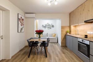 DeMarApart Vahonna 14