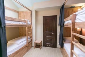 Хостел Dream Hostel Lviv. Стандарт 4-местный  с собственной ванной комнатой 1