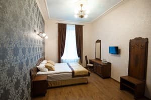Мини-отель Inn Lviv. Семейный 4-местный люкс с двумя спальнями 1