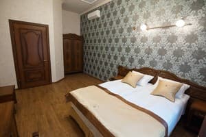 Мини-отель Inn Lviv. Семейный 4-местный люкс с двумя спальнями 2