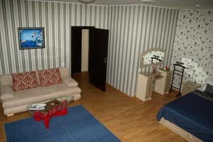 Леон + колыба 13