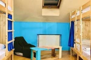 Хостел Леосфера. Місце у жіночому 6-місному номері  1