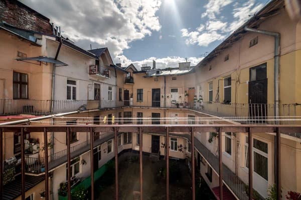 Modern 2BR Apartment in Central Lviv 12