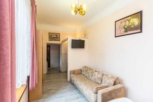 Oberig возле отеля Жорж в центре, ул. Руданского 3 5