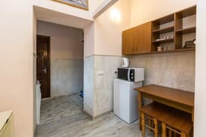 Oberig возле отеля Жорж в центре, ул. Руданского 3 13