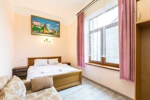 Oberig возле отеля Жорж в центре, ул. Руданского 3 15