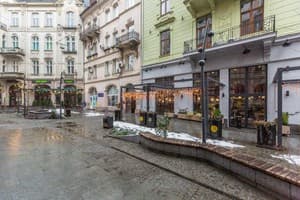 Oberig возле отеля Жорж в центре, ул. Руданского 3 16