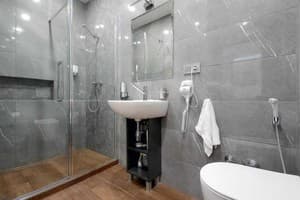 Апарт-отель Old City Center Lviv. Люкс 5-местный с 2 спальнями 12