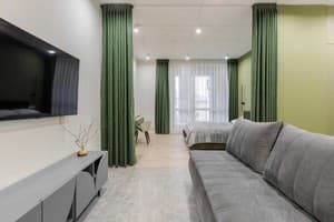 Апарт-отель Old City FORUM Apartments. Люкс трехместный с кроватью размера «king-size» и балконом 1
