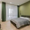Апарт-отель Old City FORUM Apartments. Люкс трехместный с кроватью размера «king-size» и балконом 9