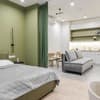 Апарт-отель Old City FORUM Apartments. Люкс трехместный с кроватью размера «king-size» и балконом 4