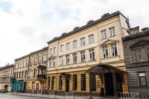 Отель Optima Дворжец Львов