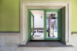 Oysters&Bubbles Gastro Hotel. Rynok square 4