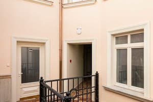 Oysters&Bubbles Gastro Hotel. Rynok square 9