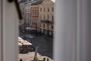 Oysters&Bubbles Gastro Hotel. Rynok square 11