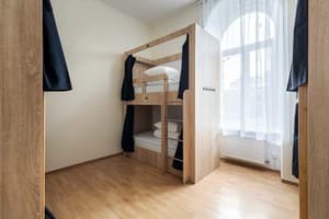 Хостел Soborniy Hostel. Место в женском 6-местном номере  7