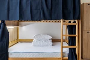 Хостел Soborniy Hostel. Место в женском 6-местном номере  10
