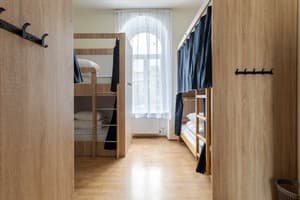 Хостел Soborniy Hostel. Место в общем 6-местном номере  5