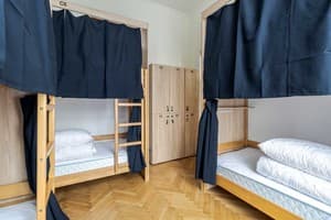 Хостел Soborniy Hostel. Место в общем 6-местном номере  6