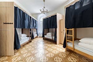 Хостел Soborniy Hostel. Место в общем 8-местном номере  2