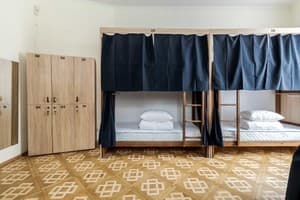 Хостел Soborniy Hostel. Место в общем 8-местном номере  3