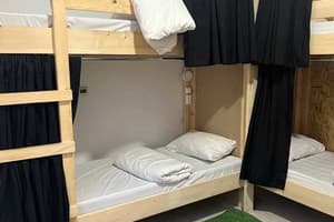Хостел Vibe HOSTEL. Место в общем 10-местном номере  1