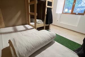 Хостел Vibe HOSTEL. Место в общем 10-местном номере  3