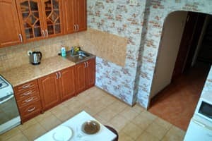 Возле Искры ул. Кавалеридзе, 8 5