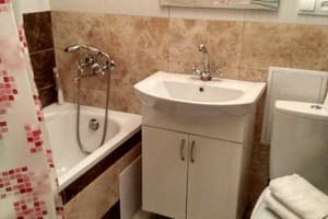 Возле Искры ул. Сиховская, 10а 5