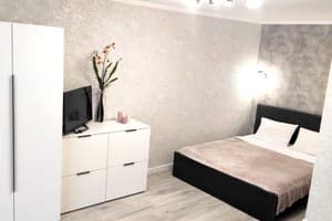 Возле Искры ул. Сиховская, 10а 3