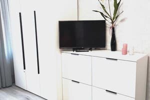 Возле Искры ул. Сиховская, 10а 1