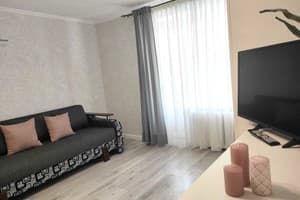 Возле Искры ул. Сиховская, 10а 4