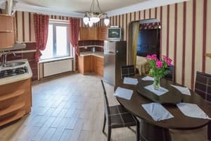 White House ул. Театральная, 5 9