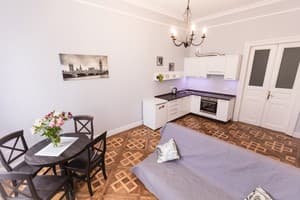 White House ул. Театральная, 5 13