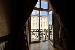 на Площади Рынок, 20 12