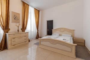 на Площади Рынок, 20 16