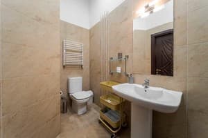 на Площади Рынок, 20 28