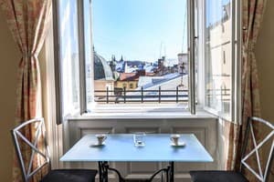 на Театральной 1