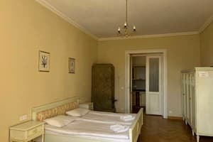 на Театральной 2