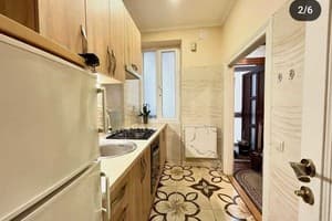 в центре, возле Медицинского университета 3